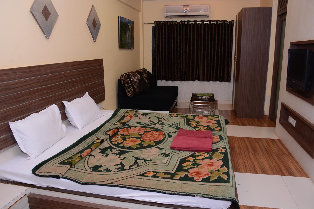 מת'ראן Hotel Kumar Plaza מראה חיצוני תמונה