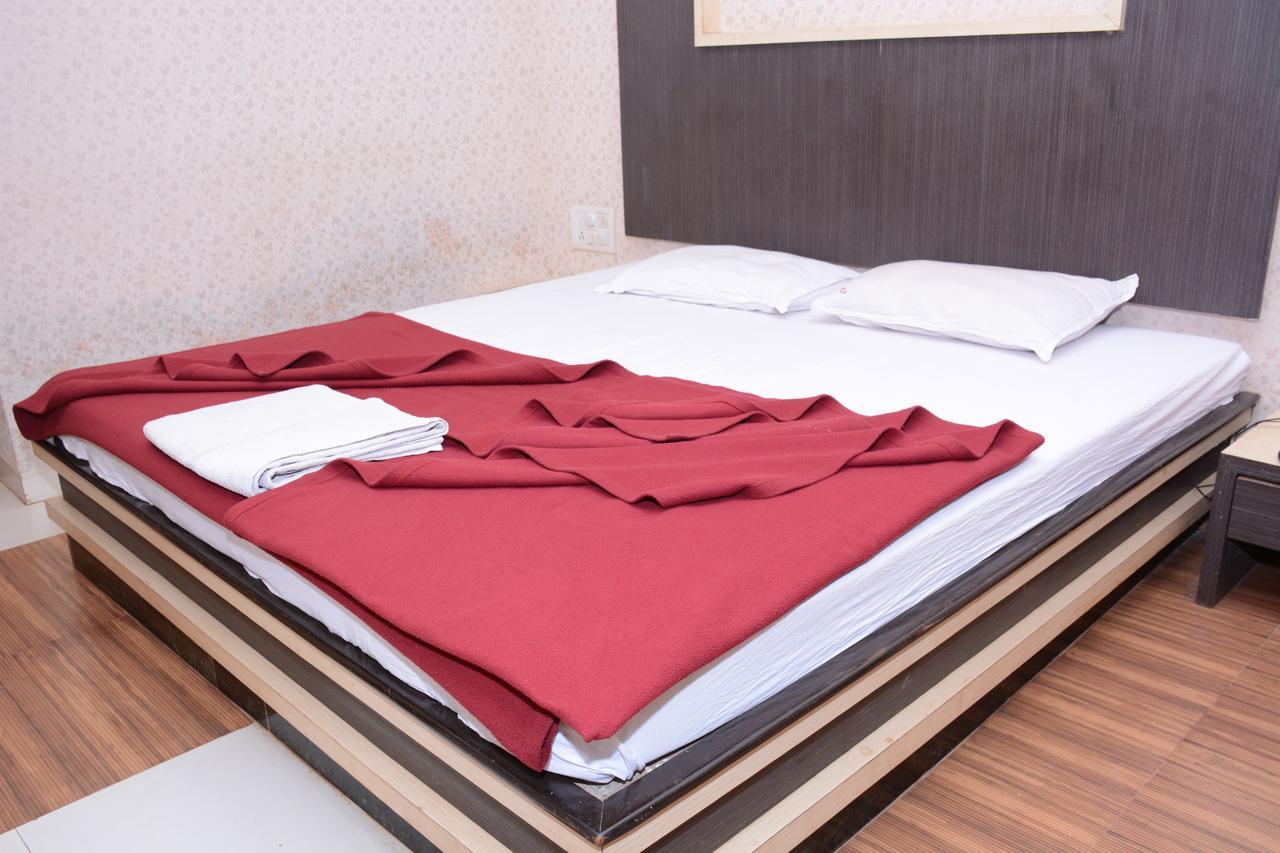מת'ראן Hotel Kumar Plaza מראה חיצוני תמונה