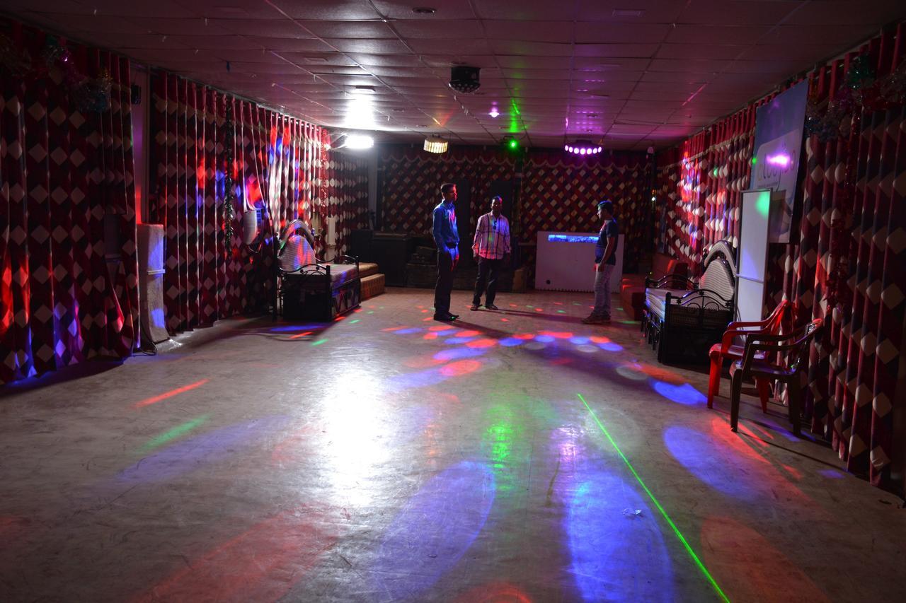 מת'ראן Hotel Kumar Plaza מראה חיצוני תמונה