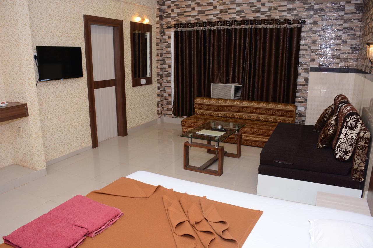 מת'ראן Hotel Kumar Plaza מראה חיצוני תמונה