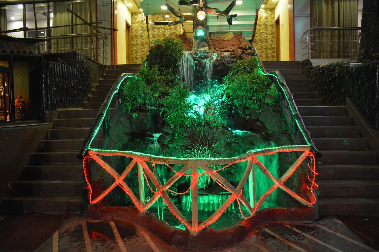 מת'ראן Hotel Kumar Plaza מראה חיצוני תמונה