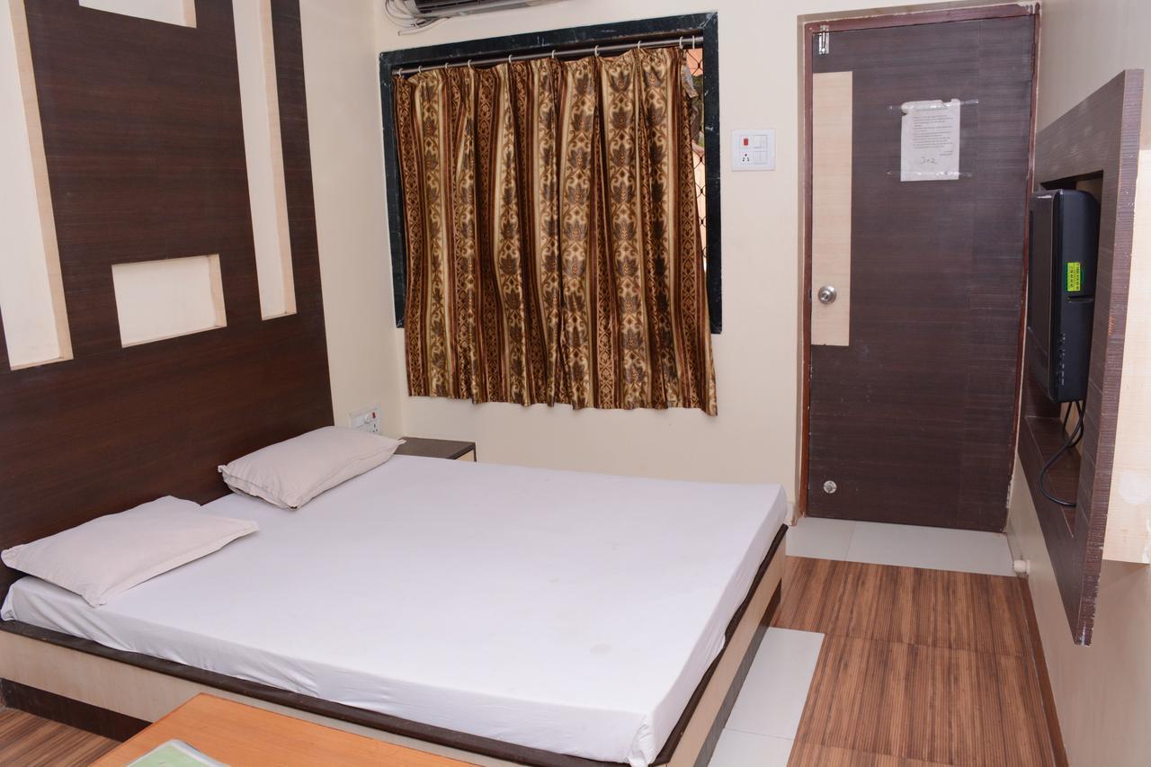 מת'ראן Hotel Kumar Plaza מראה חיצוני תמונה
