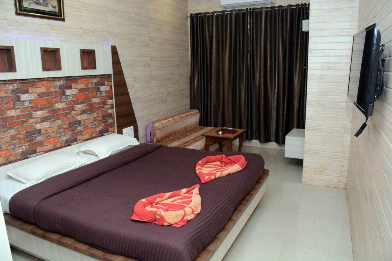 מת'ראן Hotel Kumar Plaza מראה חיצוני תמונה